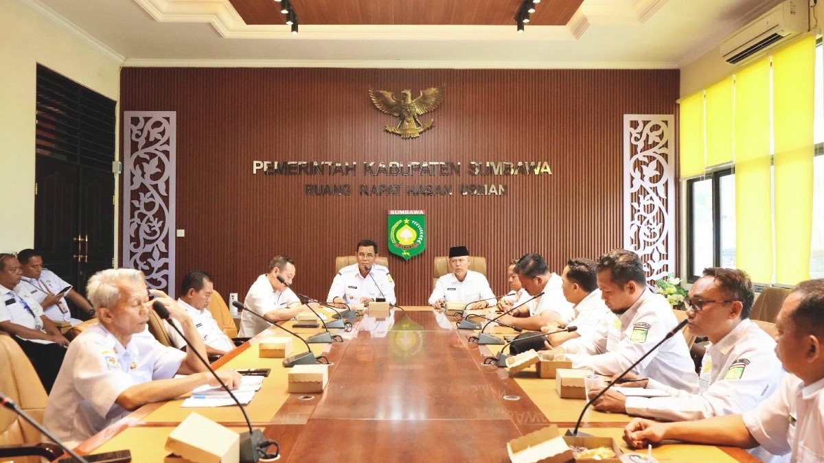 Bupati Sumbawa Tekankan Camat Berikan Pelayanan Maksimal