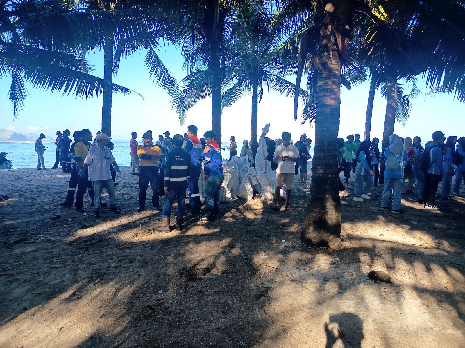 Wajah Wisata Pantai Maluk Terancam Kumuh, Aksi Bersih Massal Digencarkan