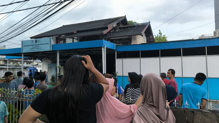  Diduga Korsleting, SPPG Sekarbela Terbakar