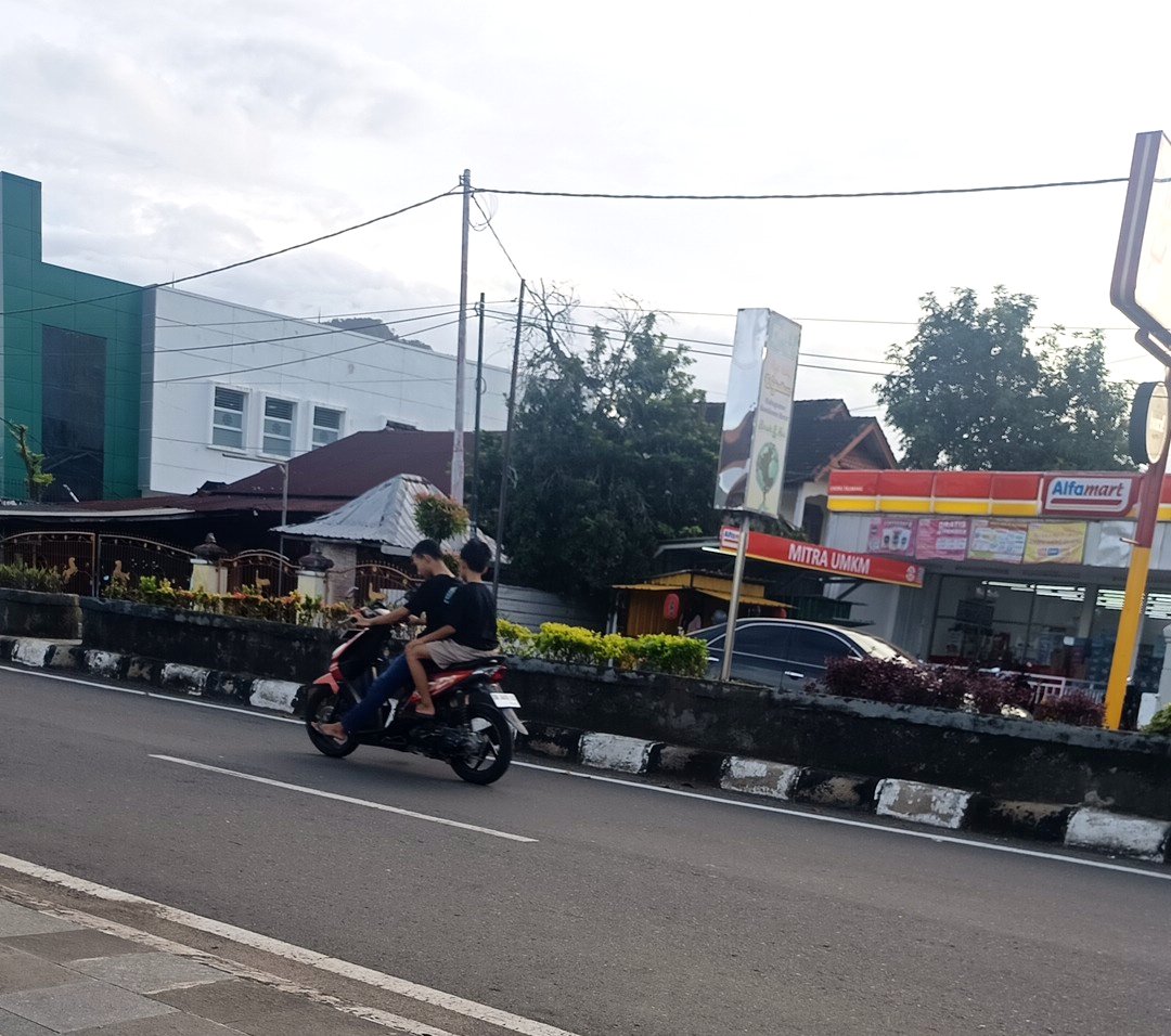  Alun-alun Kota Taliwang Steril, PKL Menjerit