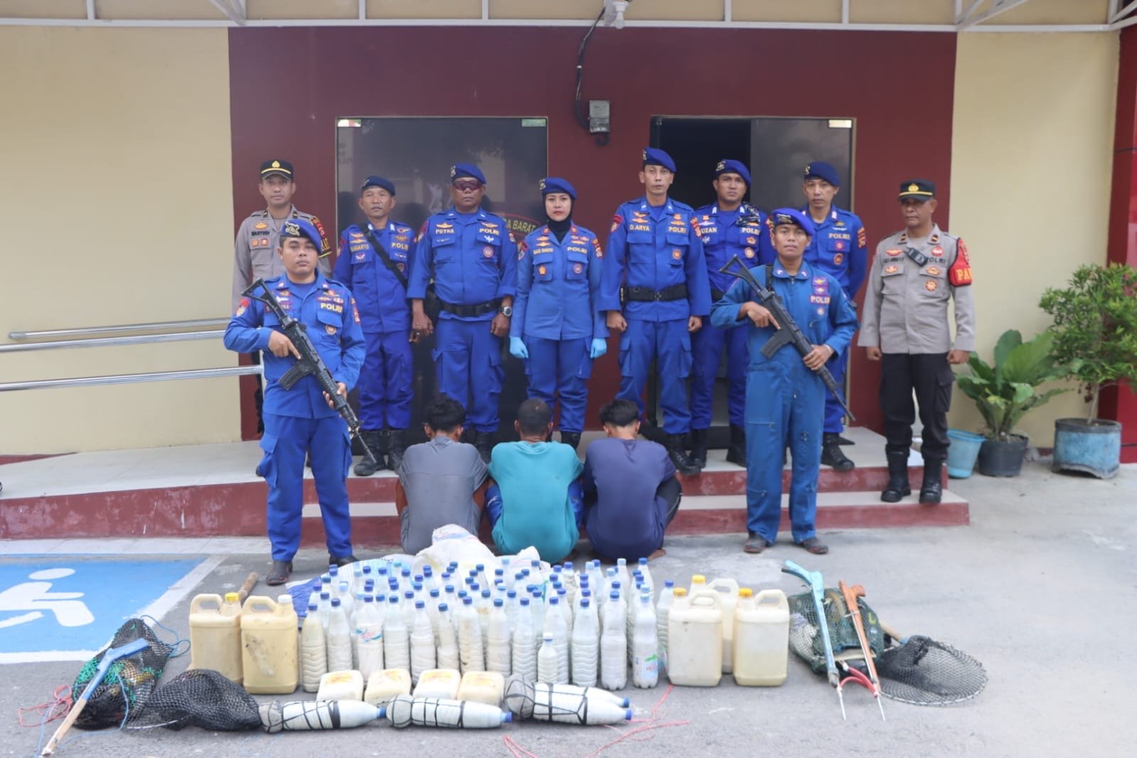 Tiga Nelayan Diamankan, Puluhan Botol Bom Ikan Disita