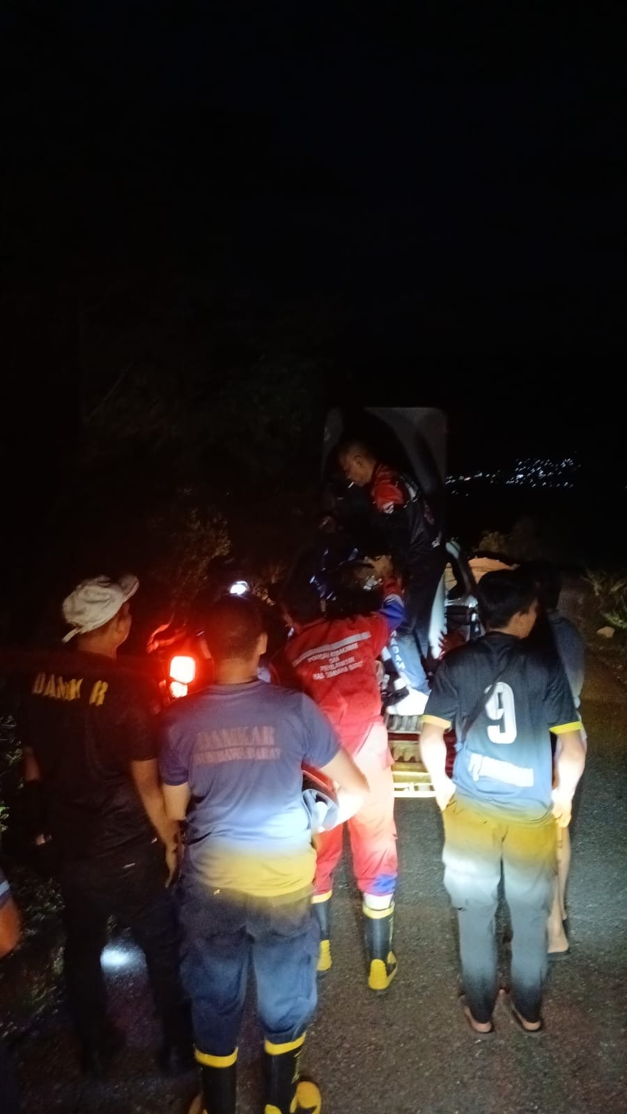 Rem Blong, Dua Pemotor Terjun ke Jurang Mantar