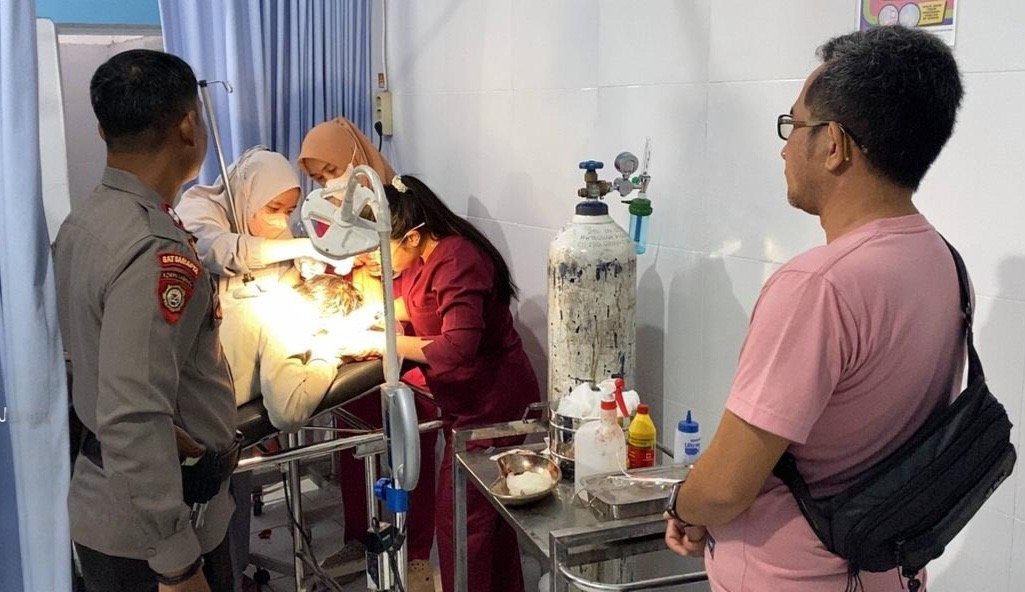 Cekcok Keluarga, Kakak Bacok Adik dengan Parang