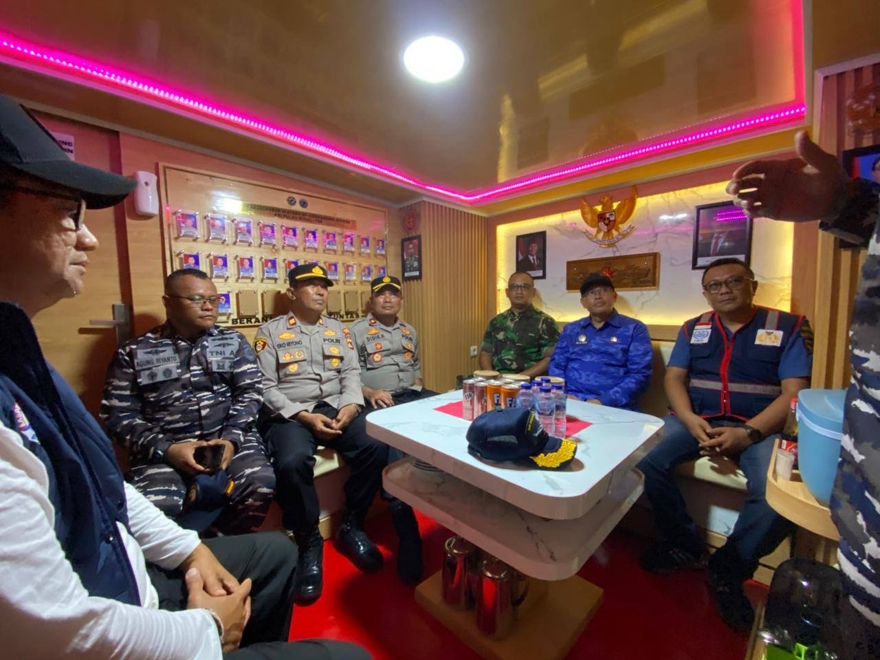 KRI Pulau Rimau Tuntaskan Pelayanan di Pulau Moyo dan Medang 