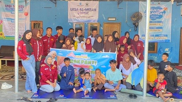 BEM FH UTS Tebar Kebahagiaan di Panti Al-Mizan