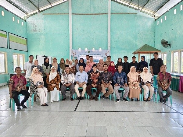 Camat Moyo Hulu Dorong Ketahanan Keluarga