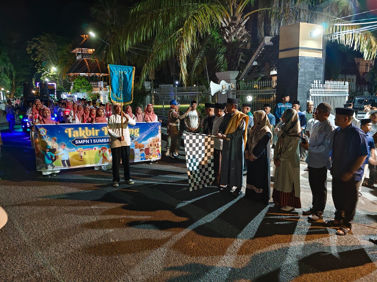 Sekitar 1.500 Peserta Meriahkan Pawai Takbiran Idul Adha 1447 H di Kota Sumbawa