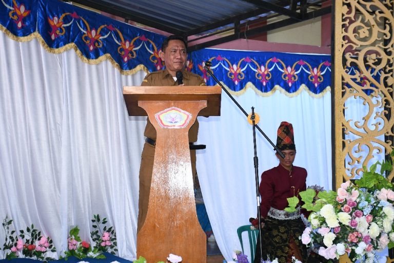 Lulusan SMPN 1 Sumbawa Diminta Terus Berprestasi