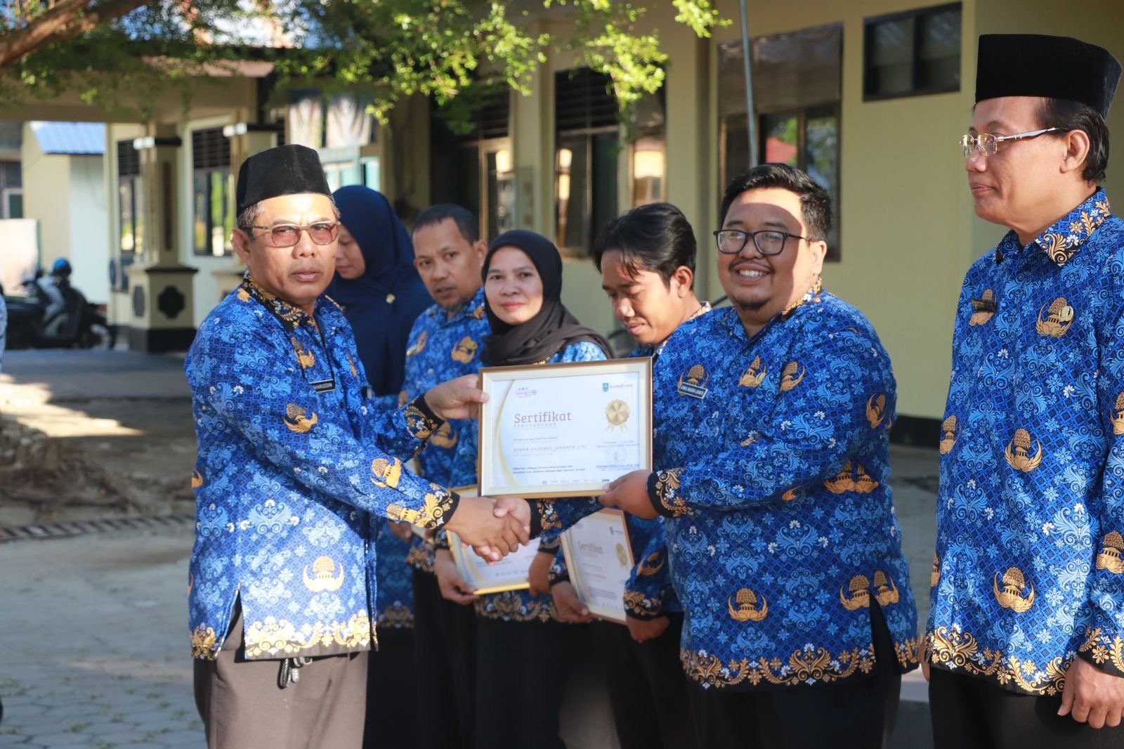 Tindak Lanjut Program PEKPPP Mandiri 2026 Pemprov NTB Kepala UPTD PPDRD Wilayah IV Berikan Reward kepada 10 Staf Terbaik