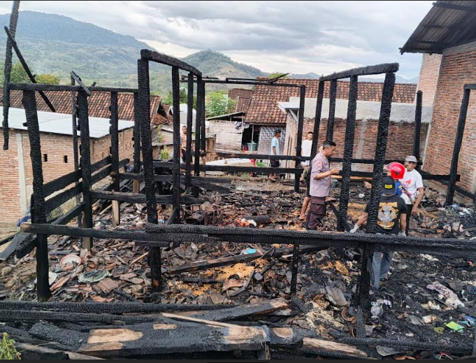  Rumah di Semamung Hangus, Kerugian Tembus Rp300 Juta