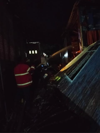  Ditinggal Nonton Piala Dunia, Rumah Panggung Hangus Terbakar