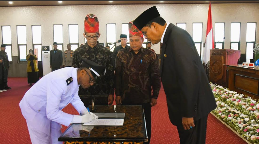 Bupati Sumbawa Lantik Kades PAW Desa Pungkit