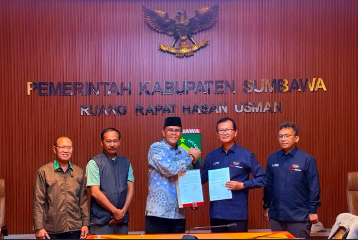  Pemkab Sumbawa-Berdikari Teken MoU Hilirisasi Ayam Terintegrasi