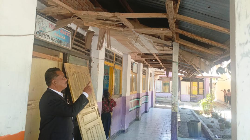  Miris, Siswa SDN Kanar Belajar di Lantai