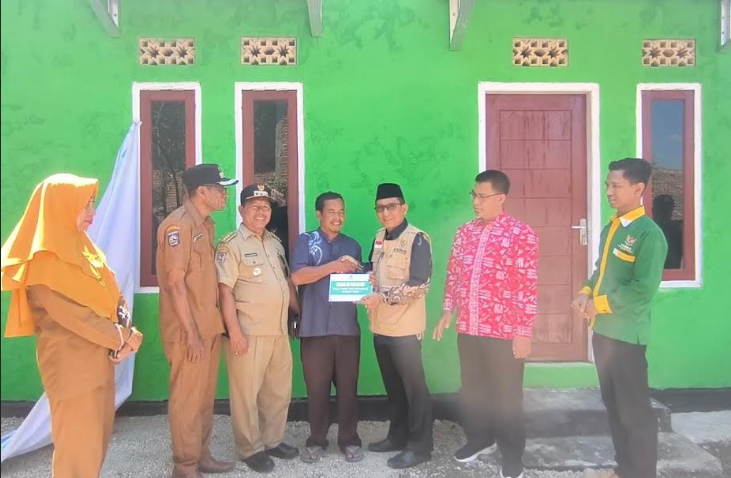  Baznas Sumbawa Serahkan Bale Umat Keempat