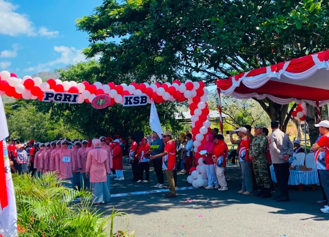  Ribuan Pelajar Semarakkan Gerak Jalan di Taliwang