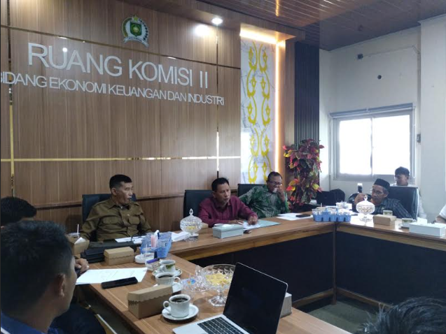  Komisi II Desak Pembangunan Jaringan Listrik Lima Desa Batulanteh