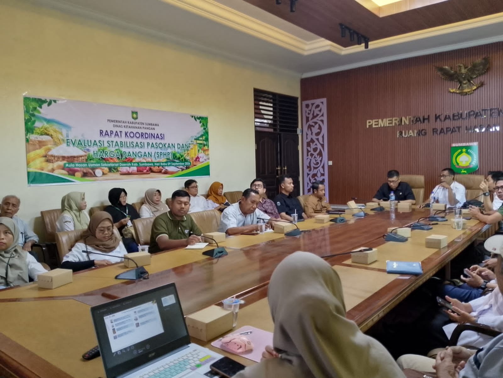  Pemkab Sumbawa Bedah Persoalan Harga Pangan dan Gabah