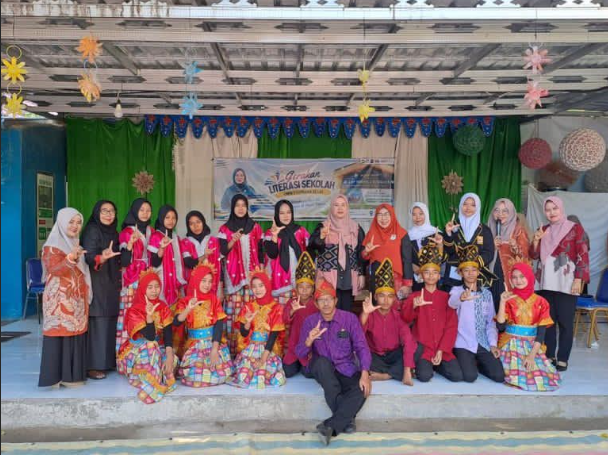 Bunda Literasi Sumbawa Dorong Siswa Gemar Membaca
