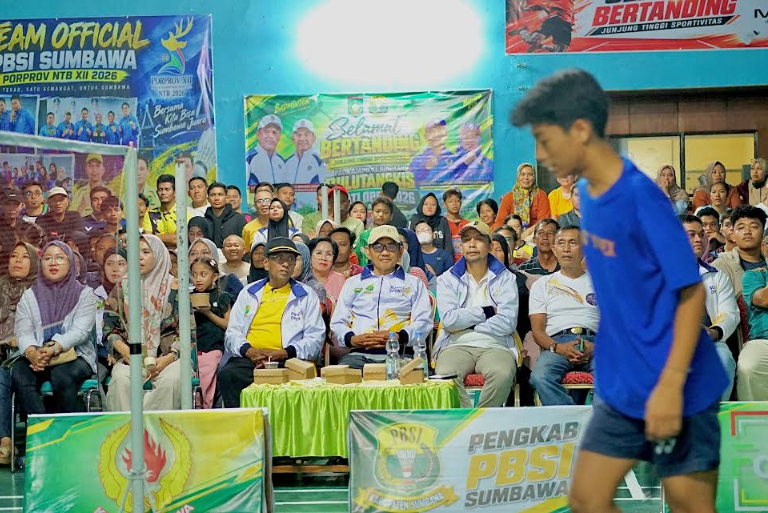  Tutup Bupati Open 2026, Wabup Sumbawa Dorong Lahirnya Atlet Bulutangkis Nasional