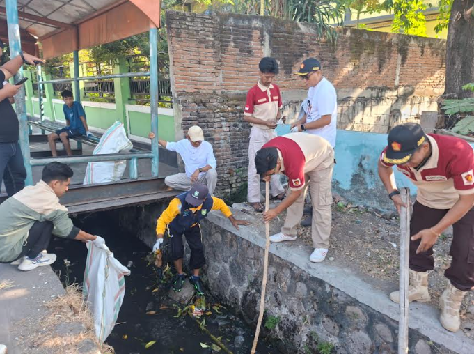  Galakkan Program ASRI, H Ansori Pimpin Bersih-Bersih Pasar Seketeng