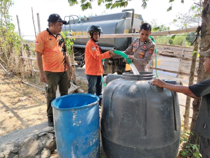  Giliran Kukin dan Pungkit Dapat Bantuan Air Bersih