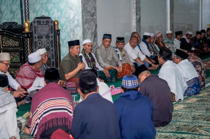 Serap Aspirasi Warga, Gubernur Iqbal Nginap di Tepal