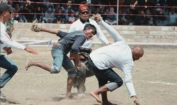  Barampok Maras Rawat Tradisi dan Persaudaraan Tanah Samawa