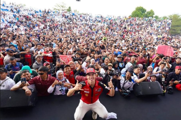 Rider MotoGPDisambut Ribuan Warga Mataram
