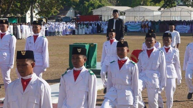 Bupati Sumbawa Ajak Santri Kuasai Ilmu dan Teknologi