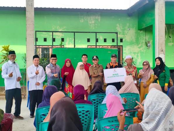 BAZNAS Sumbawa Salurkan Bantuan kepada 100 Mustahik di Desa Penyaring