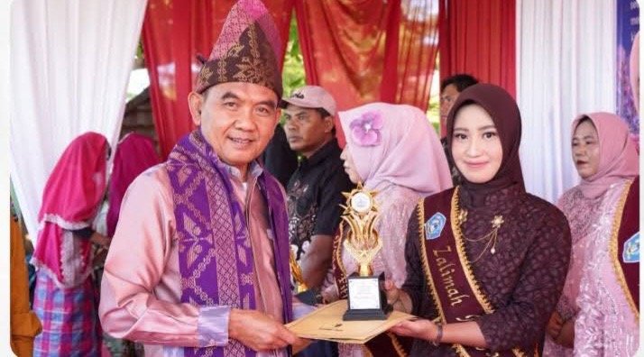 Wabup Apresiasi Prestasi Siswa SMAN 1 Moyo Hulu