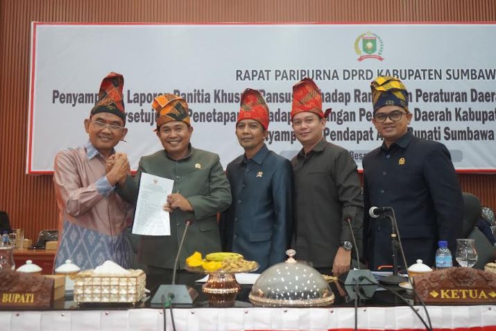  Ranperda Disahkan, Wabup Sumbawa Sampaikan Apresiasi